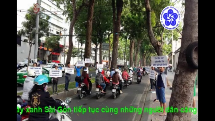 Biểu tình phản đối chặt cây xanh tại đường Tôn Đức Thắng. Sài Gòn 27/03/2016. Ảnh: Đức Minh